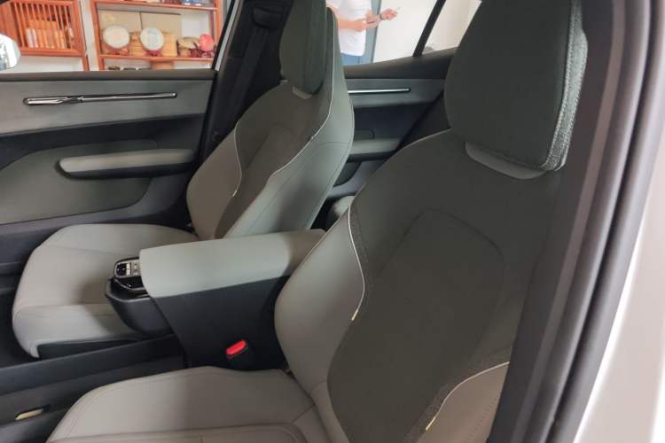 Used Volvo EX30 2025 Rear-Drive Long-Range Plus Model Left Front Seat