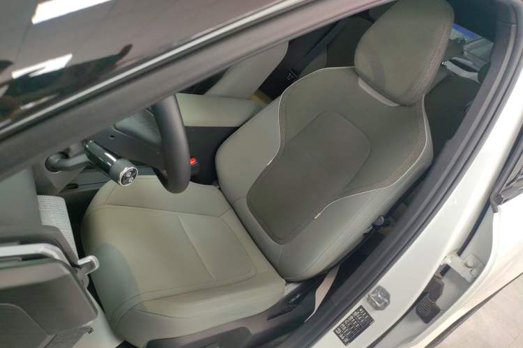 Used Volvo EX30 2025 Rear-Drive Long-Range Plus Model Left Front Seat