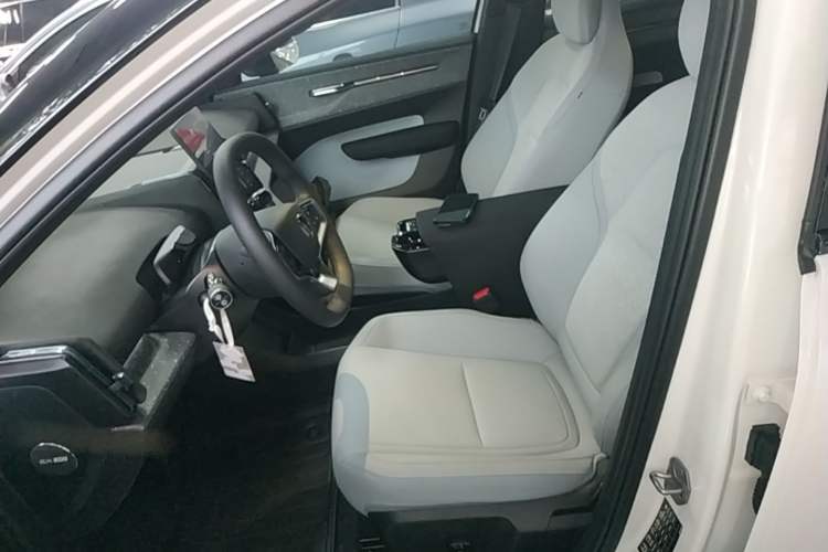 Used Volvo EX30 2025 Rear-Drive Long-Range Version Ultra Left Front Seat