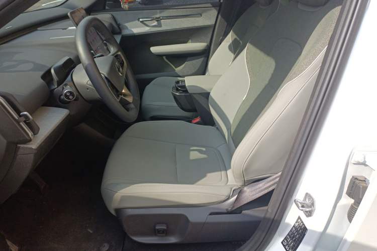 Used Volvo EX30 2025 Rear-Drive Long-Range Plus Model Left Front Seat