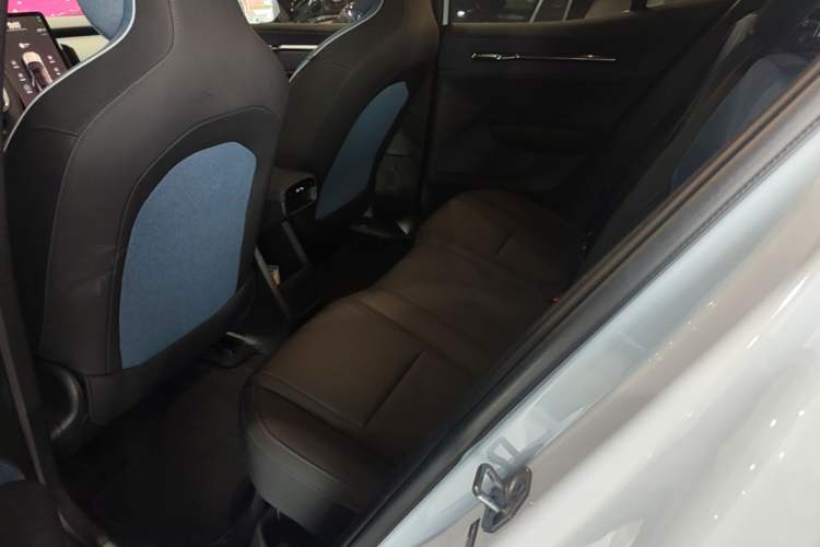 Used Volvo EX30 2025 Rear-Drive Long-Range Version Ultra Left Rear Seat