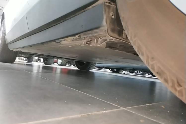 Used Volvo EX30 2025 Rear-Drive Long-Range Version Ultra Left Side Sill