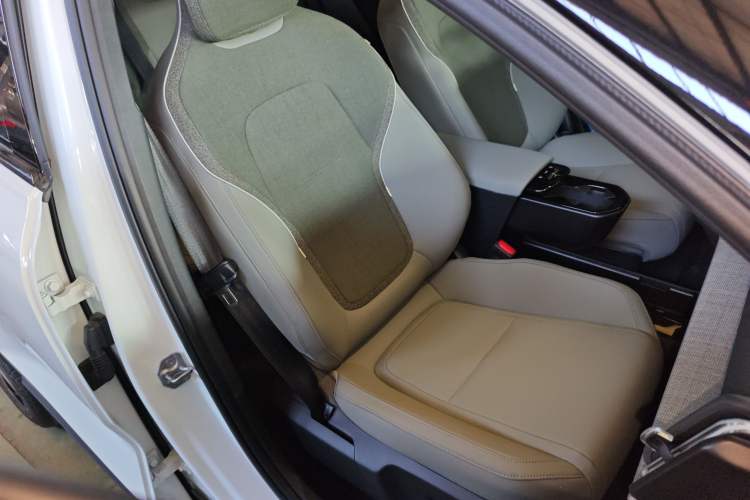 Used Volvo EX30 2025 Rear-Drive Long-Range Plus Model Right Front Seat