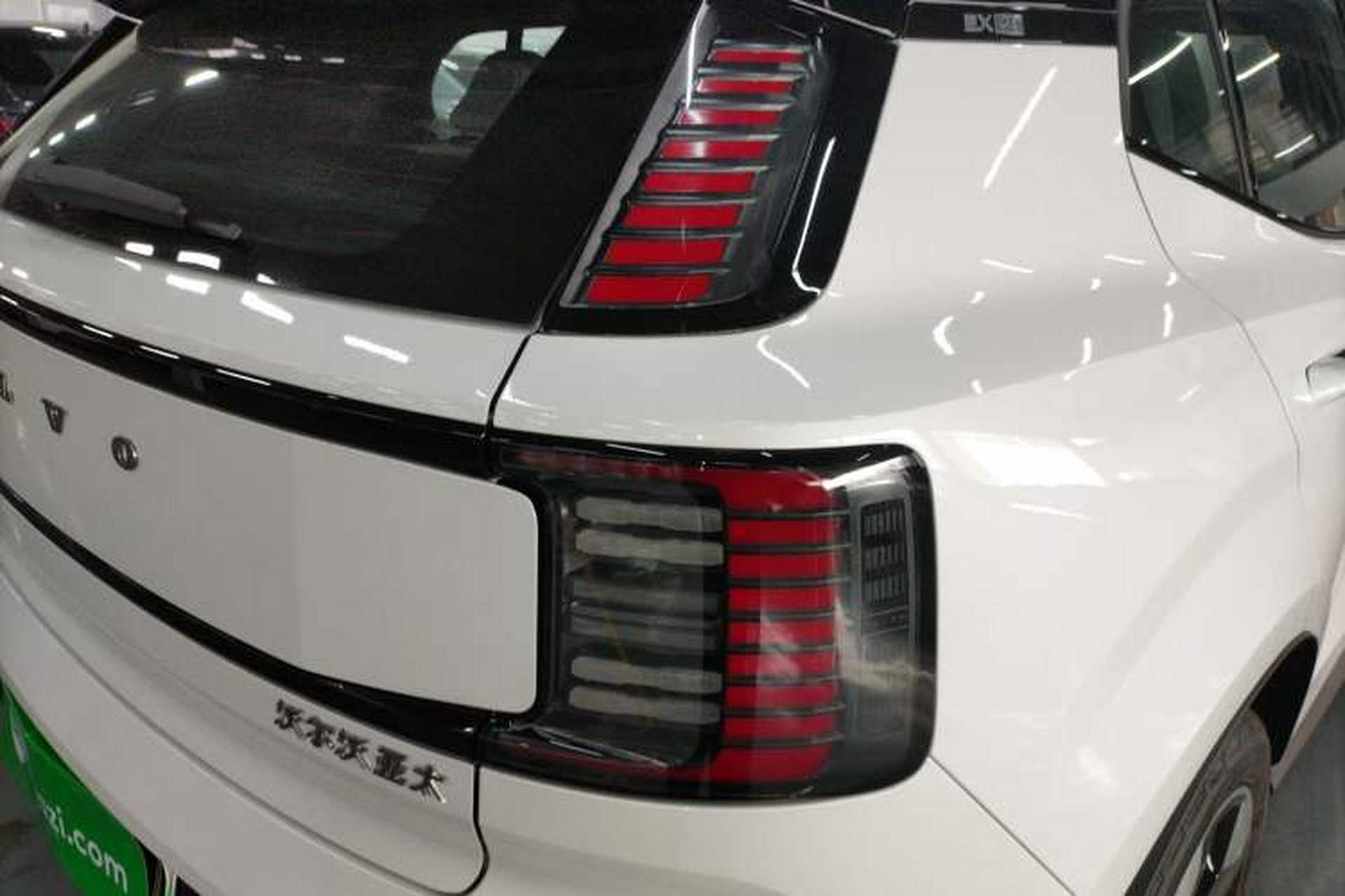 Used Volvo EX30 2025 Rear-Drive Long-Range Plus Model Right Rear Taillight
