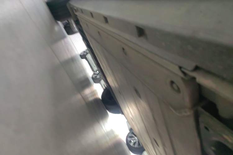 Used Volvo EX30 2025 Rear-Drive Long-Range Plus Model Right Side Sill