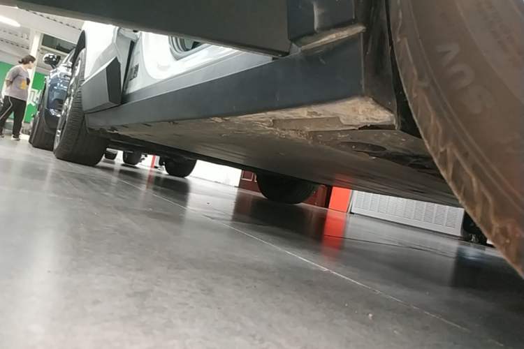 Used Volvo EX30 2025 Rear-Drive Long-Range Version Ultra Right Side Sill