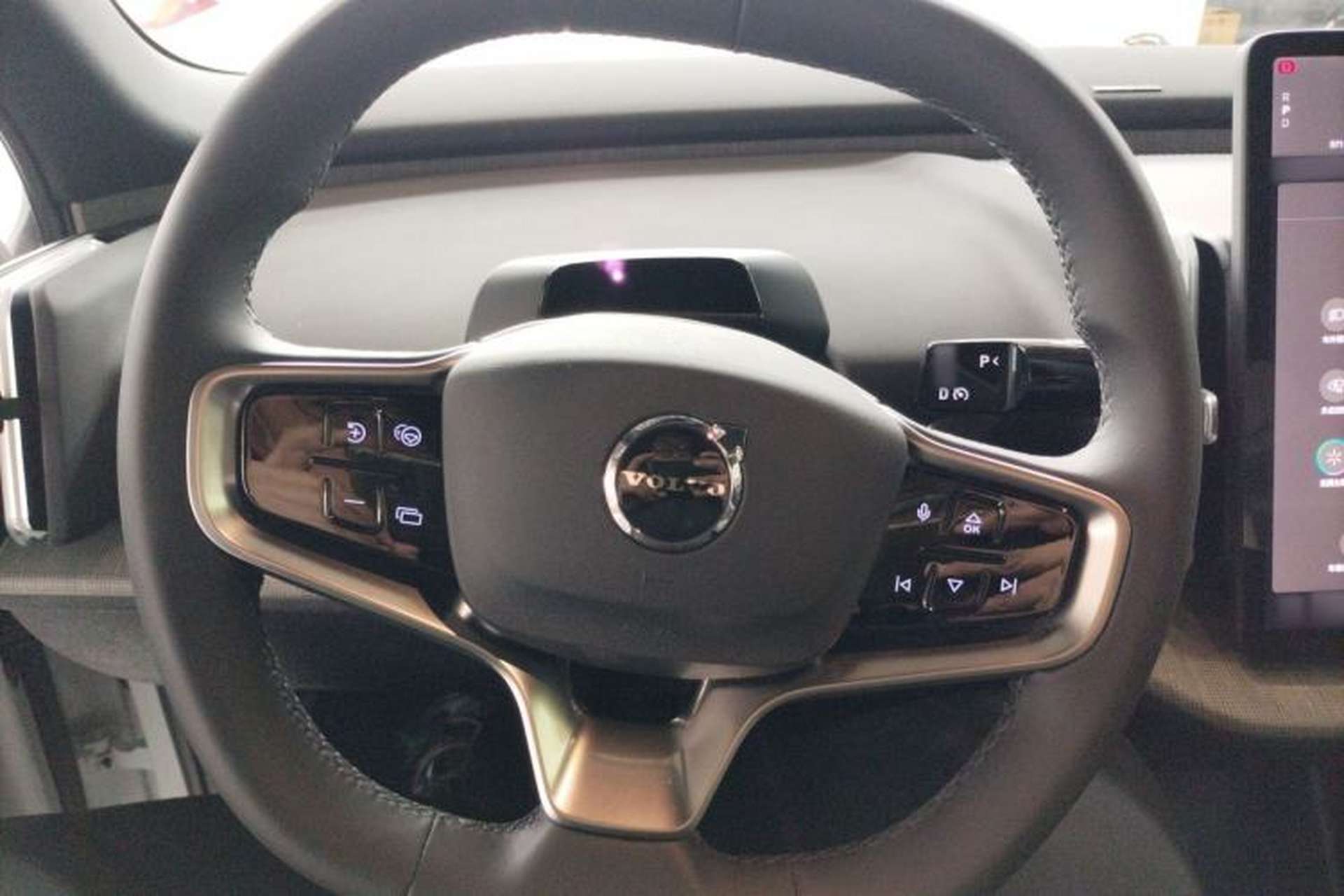 Used Volvo EX30 2025 Rear-Drive Long-Range Plus Model Steering Wheel