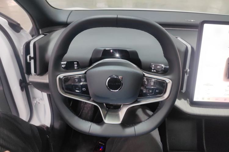 Used Volvo EX30 2025 Rear-Drive Long-Range Plus Model Steering Wheel