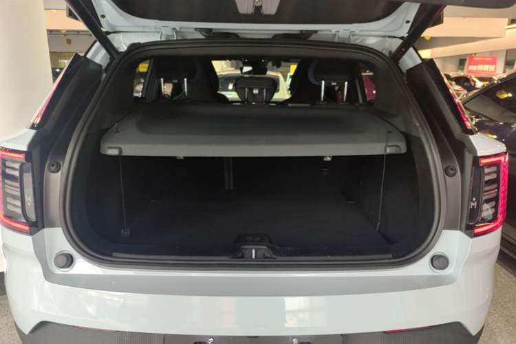 Used Volvo EX30 2025 Rear-Drive Long-Range Version Ultra Trunk