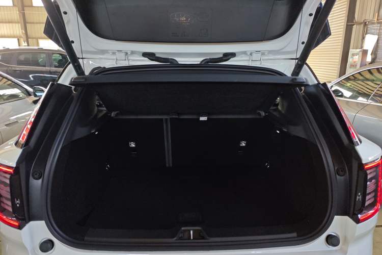 Used Volvo EX30 2025 Rear-Drive Long-Range Plus Model Trunk