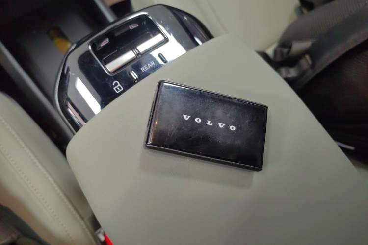 Used Volvo EX30 2025 Rear-Drive Long-Range Plus Model Vehicle Key