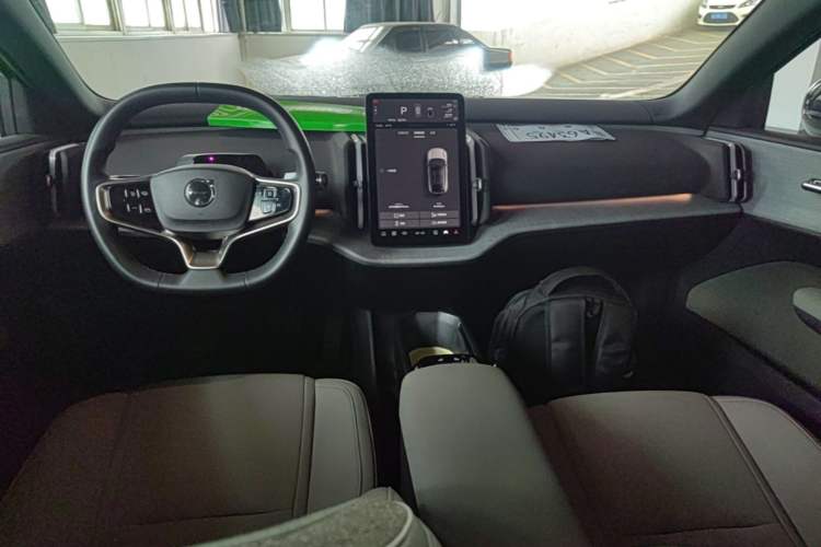Used Volvo EX30 2025 Rear-Drive Long-Range Version Ultra Center Console