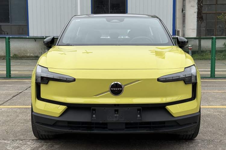 Used Volvo EX30 2025 Rear-Drive Long-Range Version Ultra Exterior 1