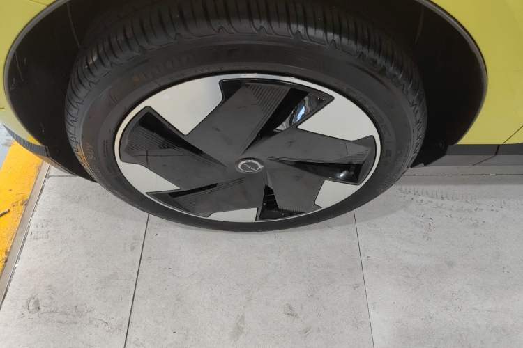 Used Volvo EX30 2025 Rear-Drive Long-Range Version Ultra Exterior 4