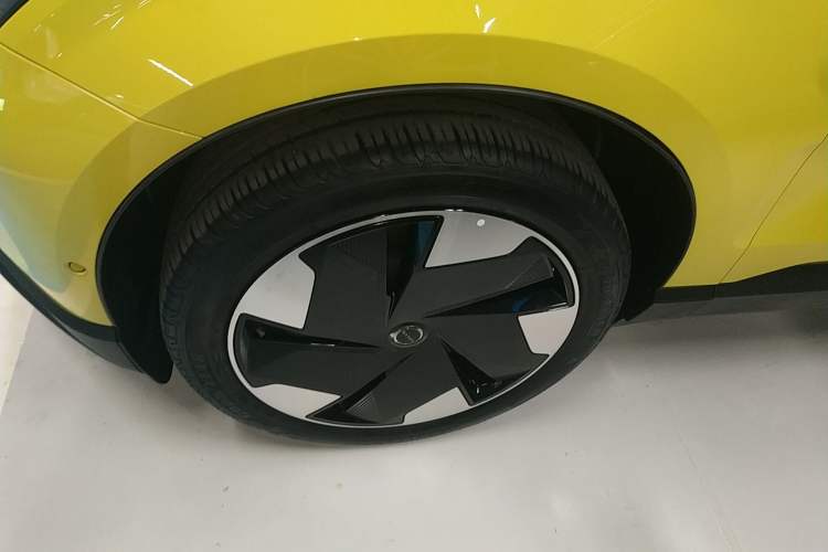 Used Volvo EX30 2025 Rear-Drive Long-Range Version Ultra Exterior 7