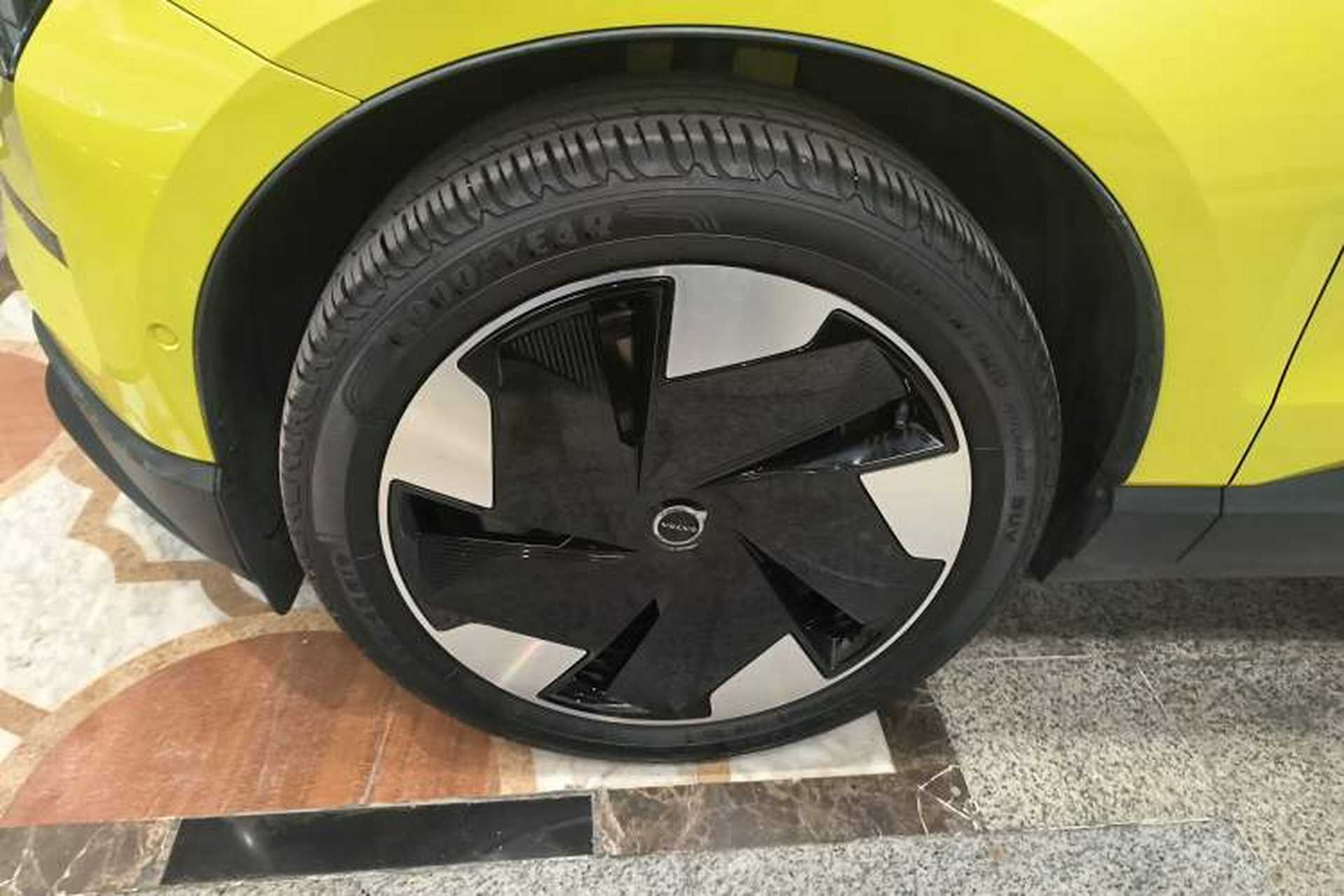 Used Volvo EX30 2025 Rear-Drive Long-Range Version Ultra Exterior 7