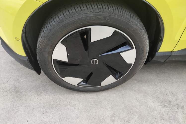 Used Volvo EX30 2025 Rear-Drive Long-Range Version Ultra Exterior 7