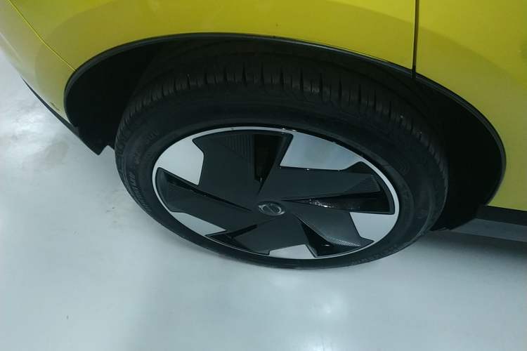 Used Volvo EX30 2025 Rear-Drive Long-Range Version Ultra Exterior 8