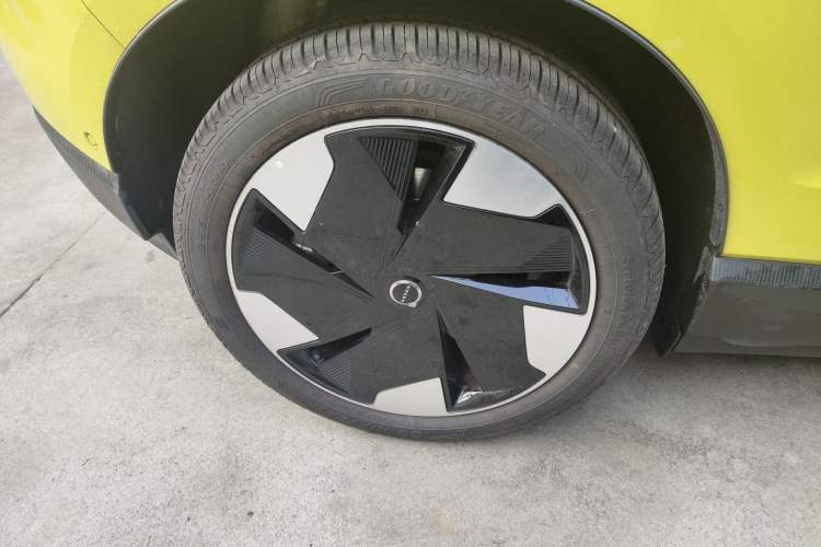 Used Volvo EX30 2025 Rear-Drive Long-Range Version Ultra Exterior 8