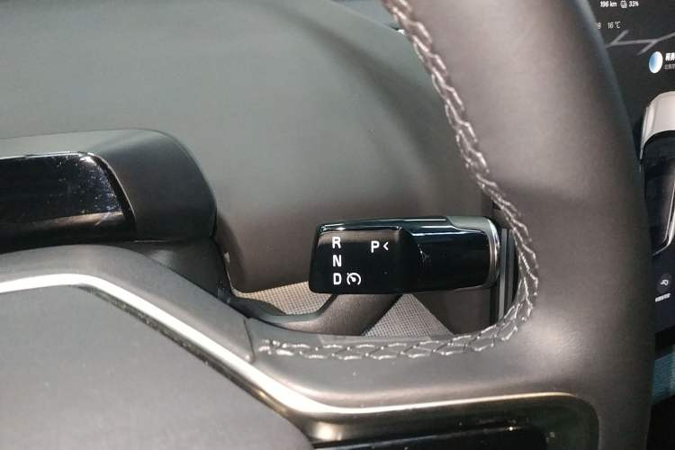 Used Volvo EX30 2025 Rear-Drive Long-Range Version Ultra Gear Lever