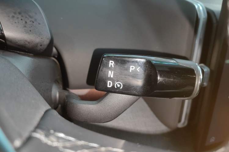 Used Volvo EX30 2025 Rear-Drive Long-Range Version Ultra Gear Lever