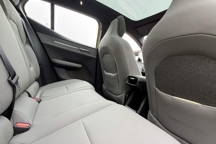 Used Volvo EX30 2025 Rear-Drive Long-Range Version Ultra Interior 3