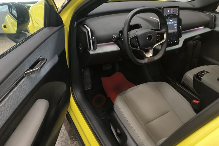Used Volvo EX30 2025 Rear-Drive Long-Range Version Ultra Interior 3