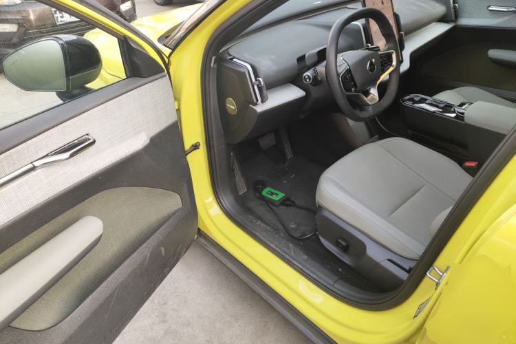Used Volvo EX30 2025 Rear-Drive Long-Range Version Ultra Interior 3