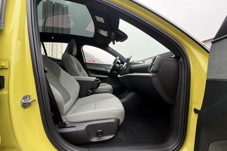 Used Volvo EX30 2025 Rear-Drive Long-Range Version Ultra Interior 6