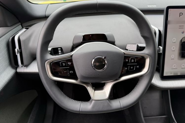 Used Volvo EX30 2025 Rear-Drive Long-Range Version Ultra Interior 9