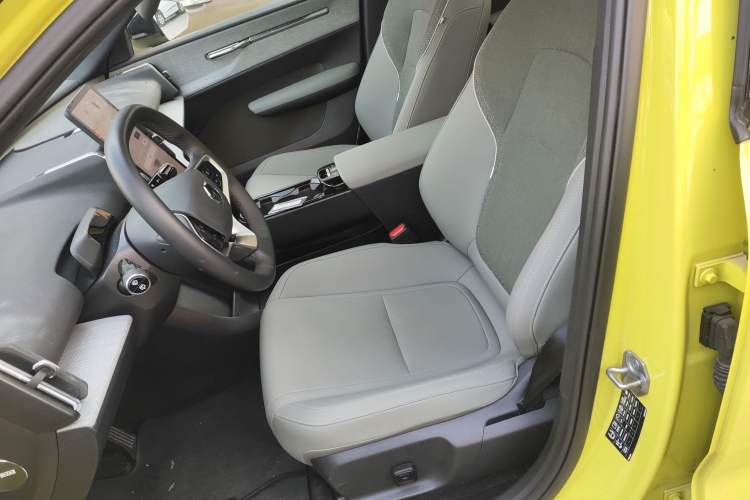 Used Volvo EX30 2025 Rear-Drive Long-Range Version Ultra Left Front Seat