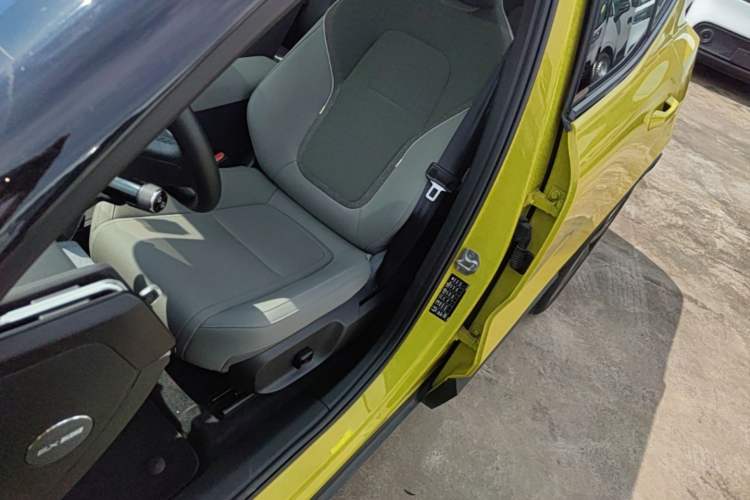Used Volvo EX30 2025 Rear-Drive Long-Range Version Ultra Left Front Seat