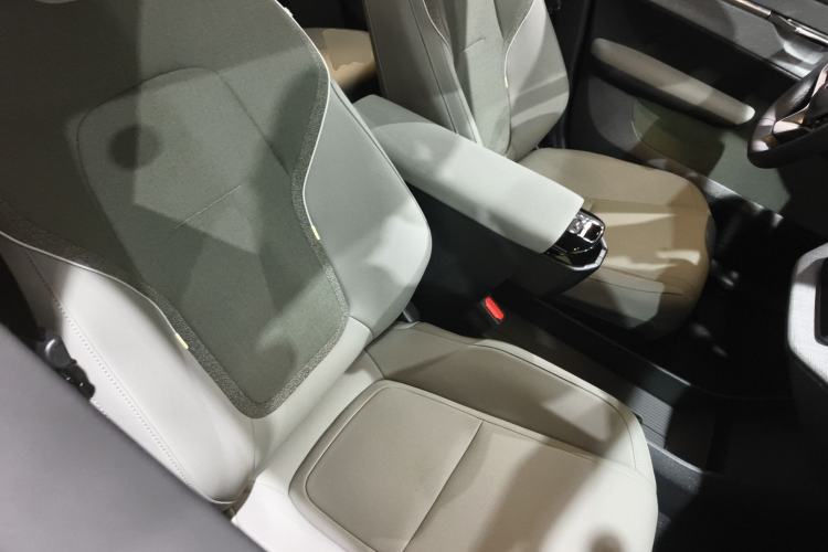 Used Volvo EX30 2025 Rear-Drive Long-Range Version Ultra Right Front Seat