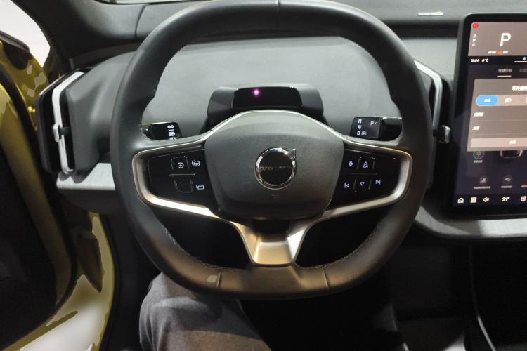 Used Volvo EX30 2025 Rear-Drive Long-Range Version Ultra Steering Wheel