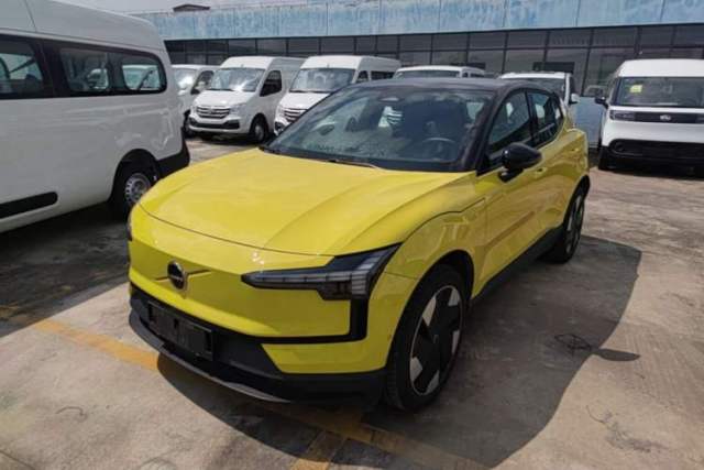 Used Volvo EX30 2025 Rear-Drive Long-Range Version Ultra