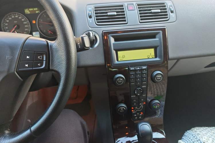 Used Volvo S40 2006 2.4i Audio And AC Panel