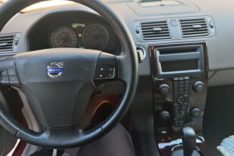 Used Volvo S40 2006 2.4i Center Console