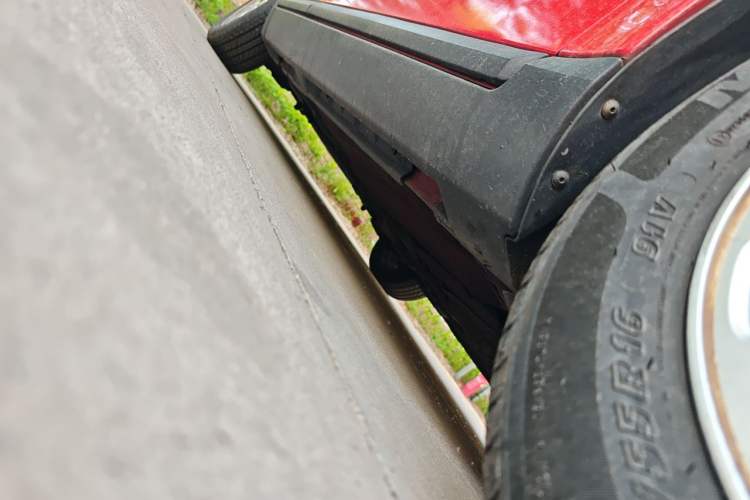 Used Volvo S40 2006 2.4i Chassis Front Right