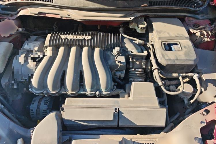 Used Volvo S40 2006 2.4i Engine Bay