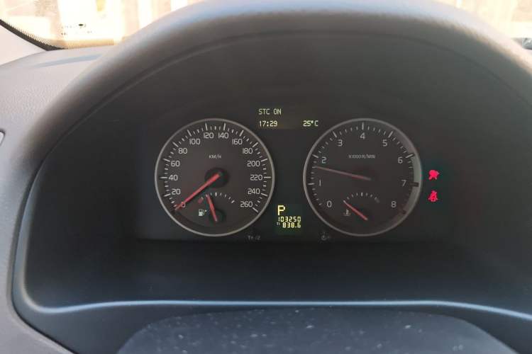 Used Volvo S40 2006 2.4i Instrument Cluster