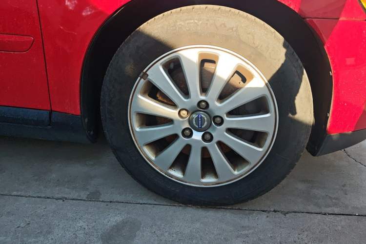 Used Volvo S40 2006 2.4i Right Front Wheel Hub