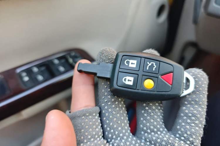 Used Volvo S40 2006 2.4i Vehicle Key