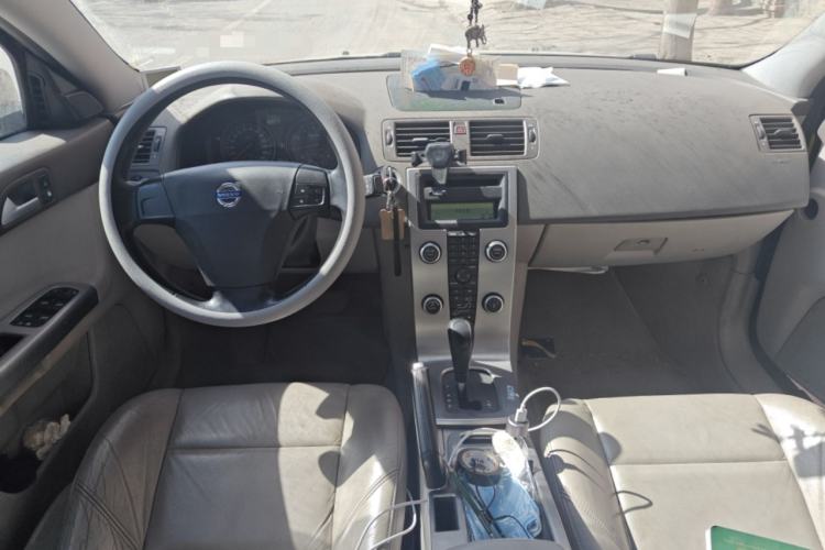Used Volvo S40 2006 2.4i Center Console