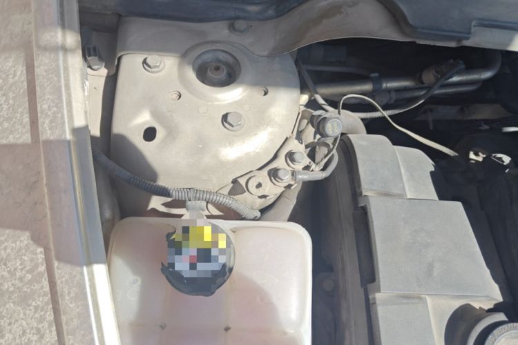 Used Volvo S40 2006 2.4i Engine Bay Right