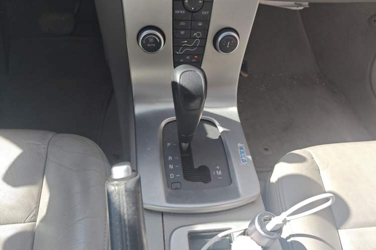 Used Volvo S40 2006 2.4i Gear Lever