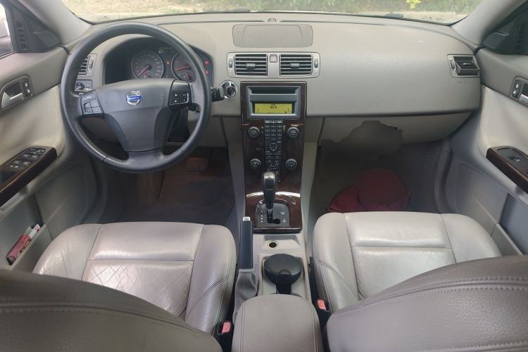 Used Volvo S40 2007 2.4i ZhiShang Edition Center Console