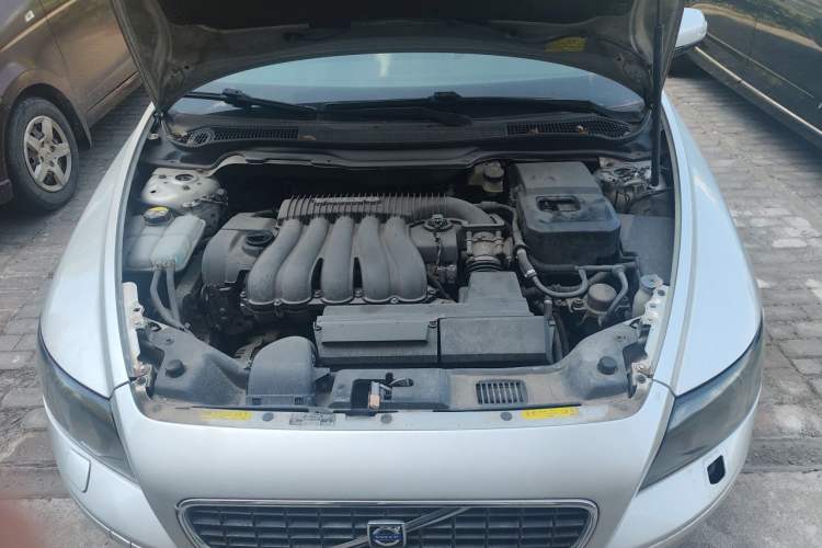 Used Volvo S40 2007 2.4i ZhiShang Edition Engine Bay