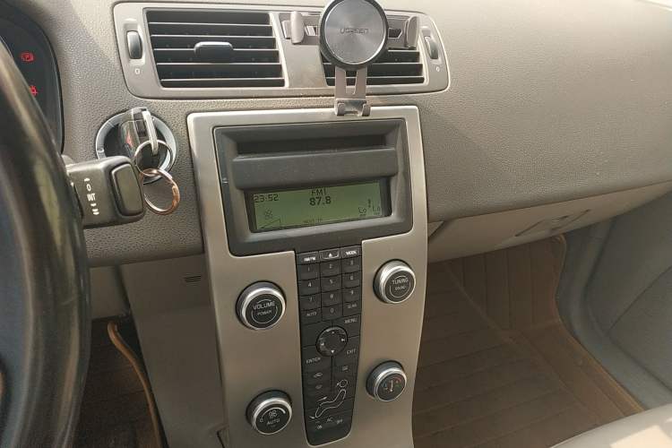 Used Volvo S40 2009 2.0L Automatic Zhiya Edition Audio And AC Panel
