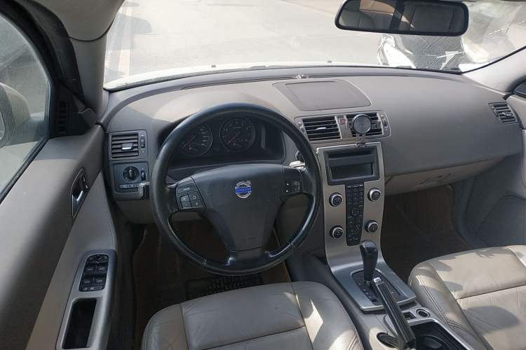Used Volvo S40 2009 2.0L Automatic Zhiya Edition Center Console
