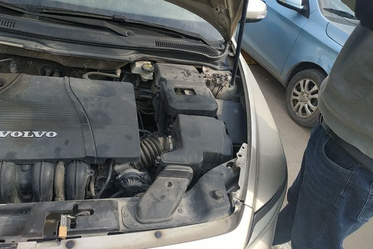 Used Volvo S40 2009 2.0L Automatic Zhiya Edition Engine Bay Left